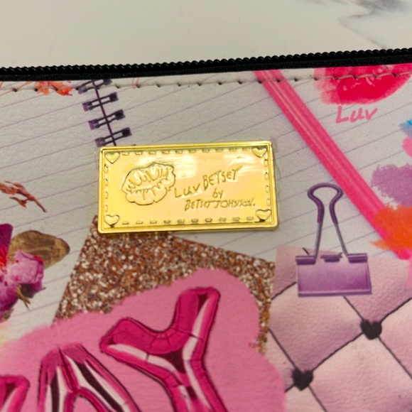 Luv Betsey by Betsey Johnston small hand bag (makeup bag) - Picture 2 of 7